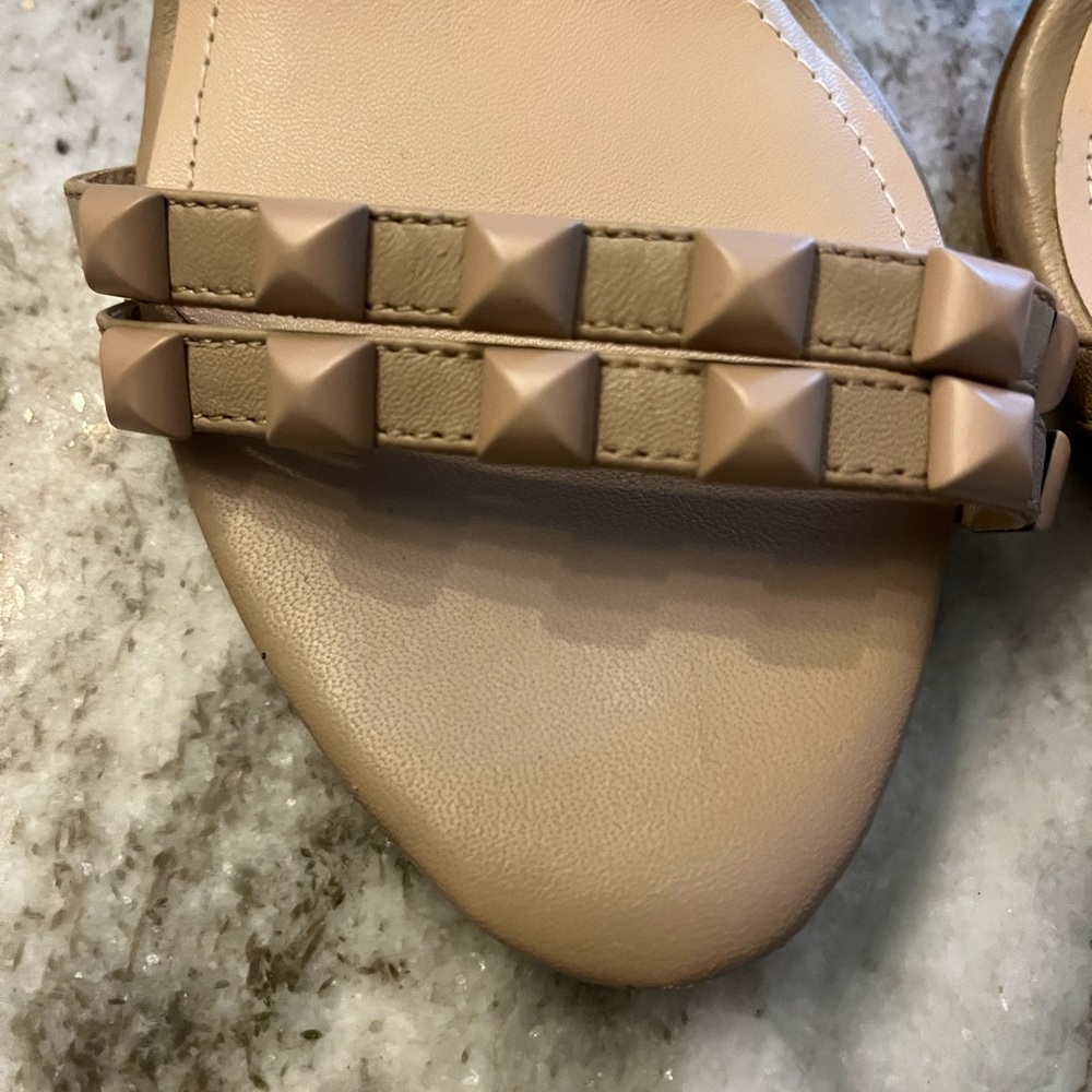 BCBG heels - Picture 6 of 6